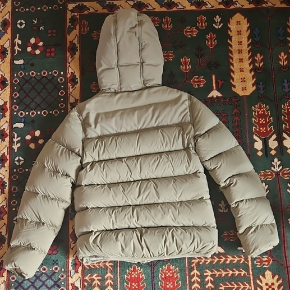 Filson Down Hooded Puffer Jacket in Light Sage - Picture 4 of 10